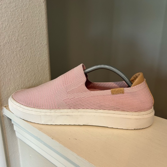 UGG ALAMEDA SAMMY SLIP-ON SHOES 1136841 SEASHEL PINK SIZE 11 WOMAN Tried On - Picture 4 of 9